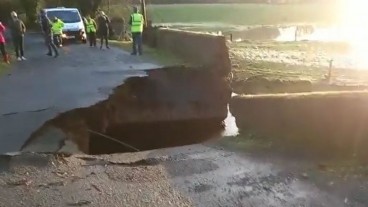 Ireland: Bridge collapses in Wexford after heavy flooding