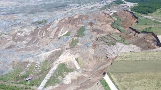 Greek village evacuated after huge mining-induced landslide (video)