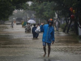 Floods and landslides in Vietnam after heavy rains, 18 missing