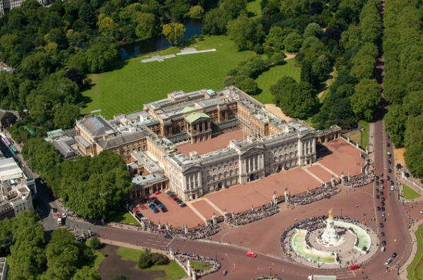 Buckingham Palace may go solar as part of a £369 million renovation