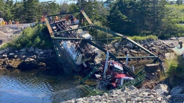 Bridge collapses into a river in Canada