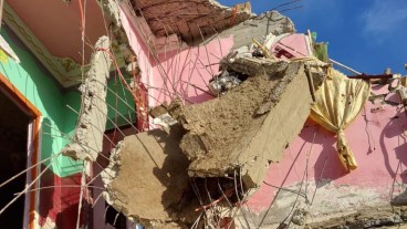 Three fatalities after building collapses in southern Egypt
