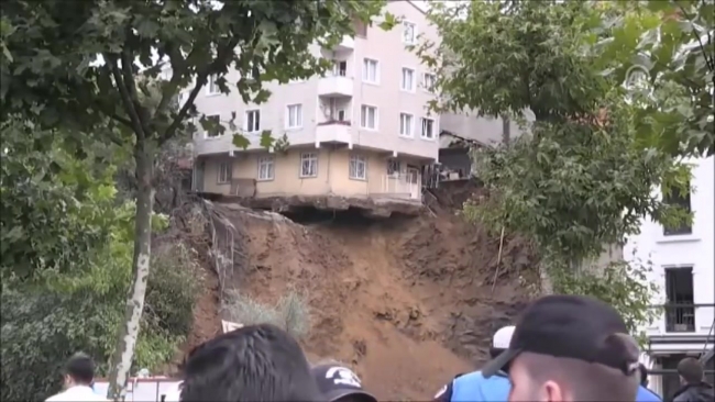 Disastrous retaining wall failure followed by building collapse in Turkey