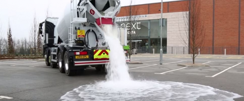 Video: &#039;Thirsty&#039; Concrete Absorbs Water!