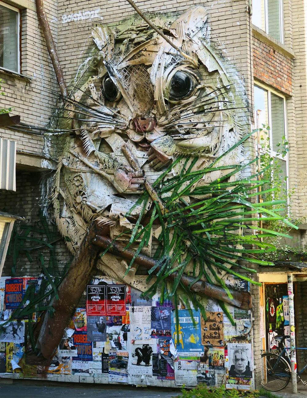 trash animal sculpture 10