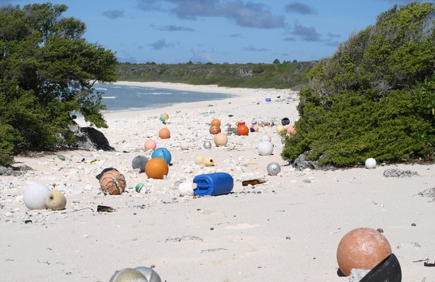 Henderson island waste1