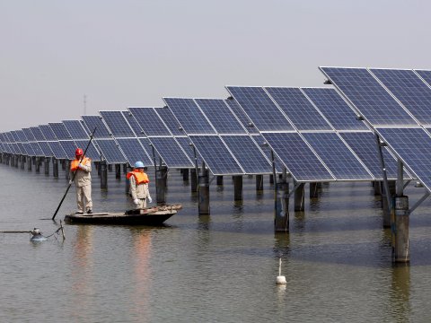 china floating solar farm2